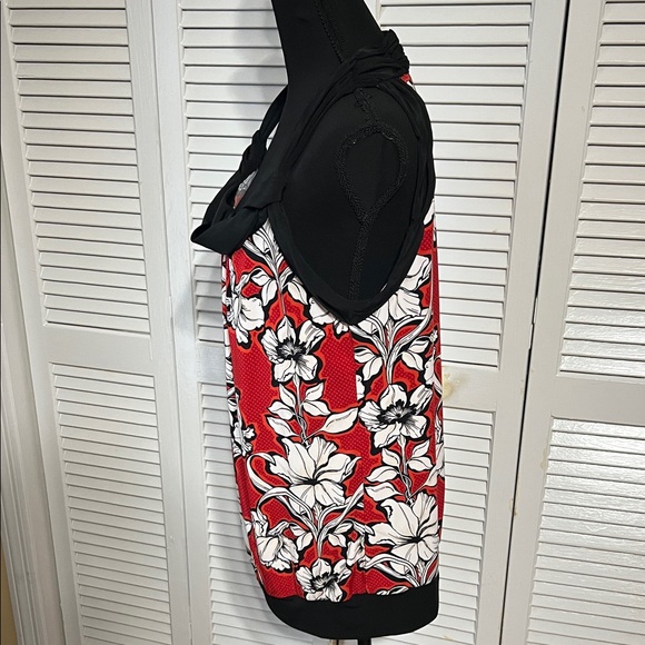 White House Black Market Red and Black Floral Blouse - Picture 4 of 6